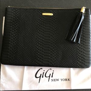 GIGI NewYork black textured clutch